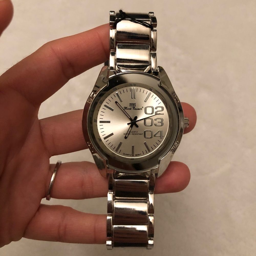 NEW Men’s Silver Tone Bracelet Watch - Picture 5 of 7